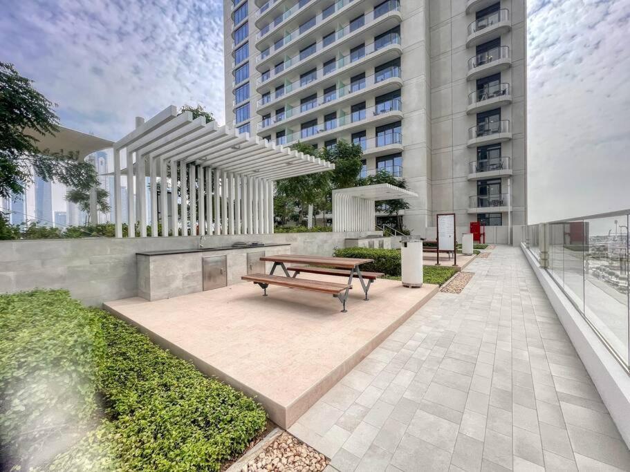 New Spectacular 2br W/marina Views