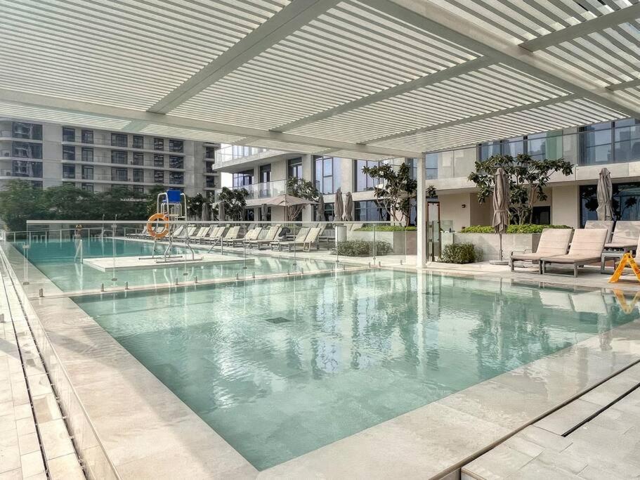 New Spectacular 2br W/marina Views *