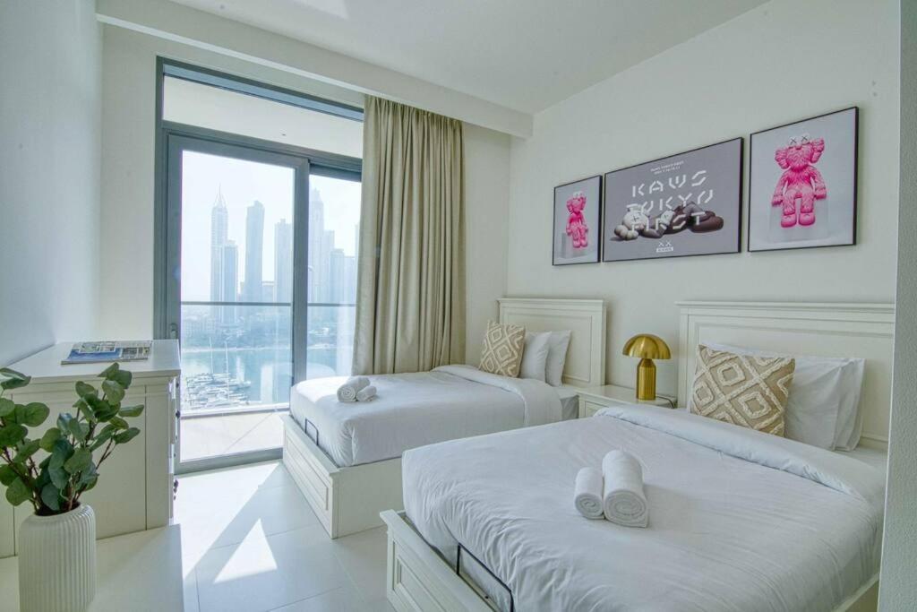 New Spectacular 2br W/marina Views