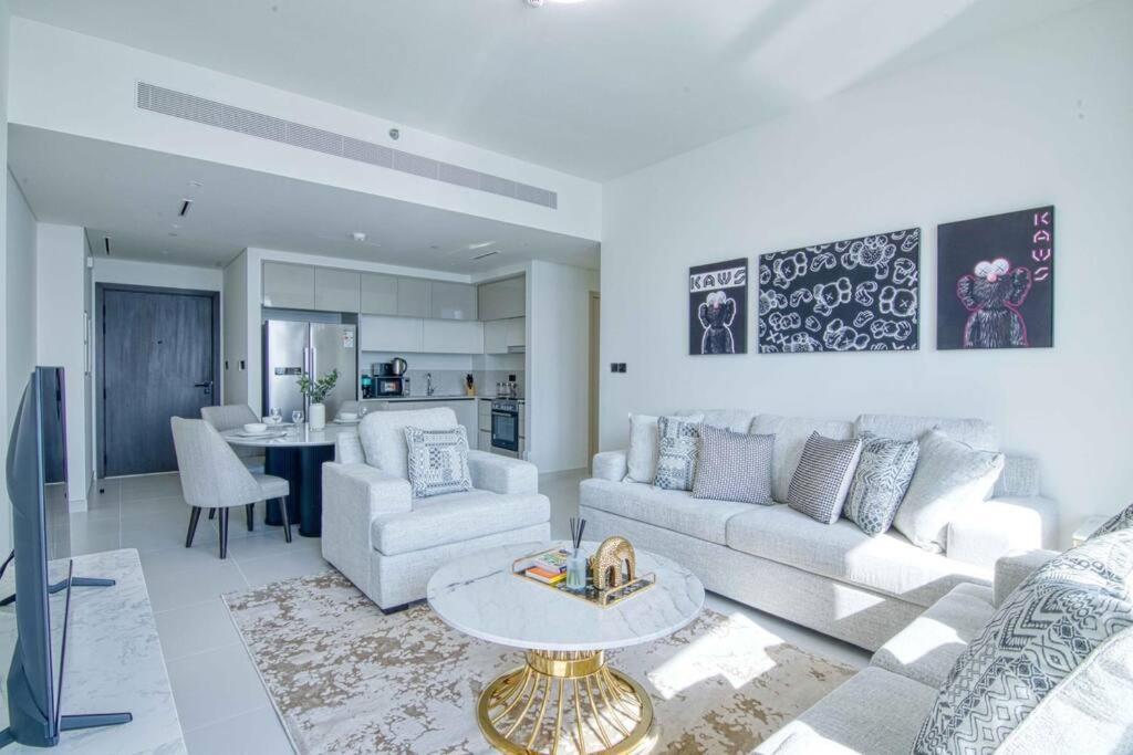 New Spectacular 2br W/marina Views Dubai