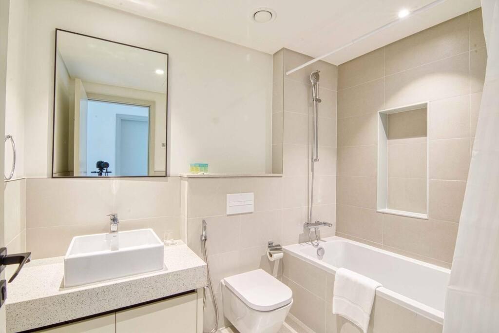 New Spectacular 2br W/marina Views *