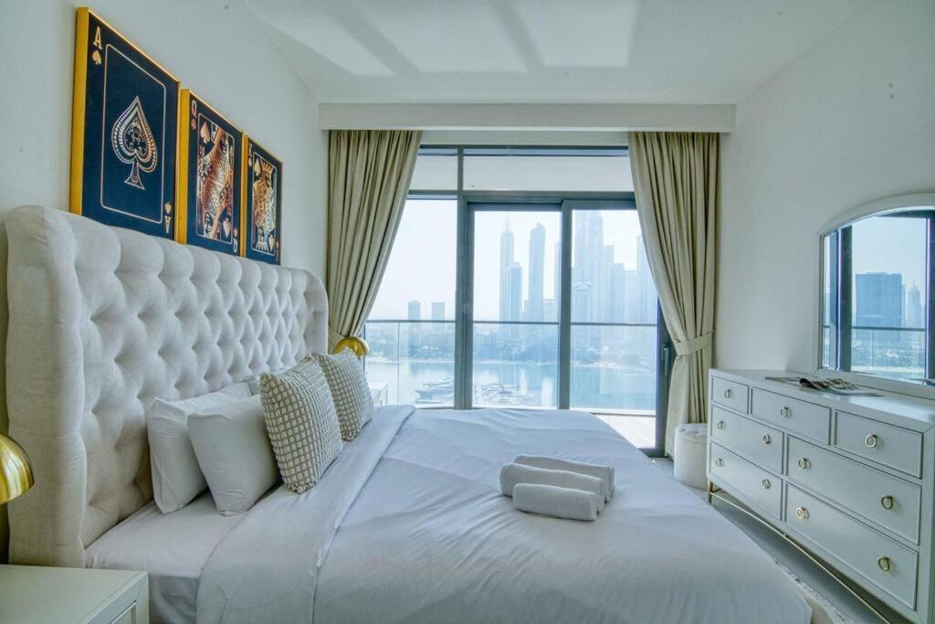 New Spectacular 2br W/marina Views