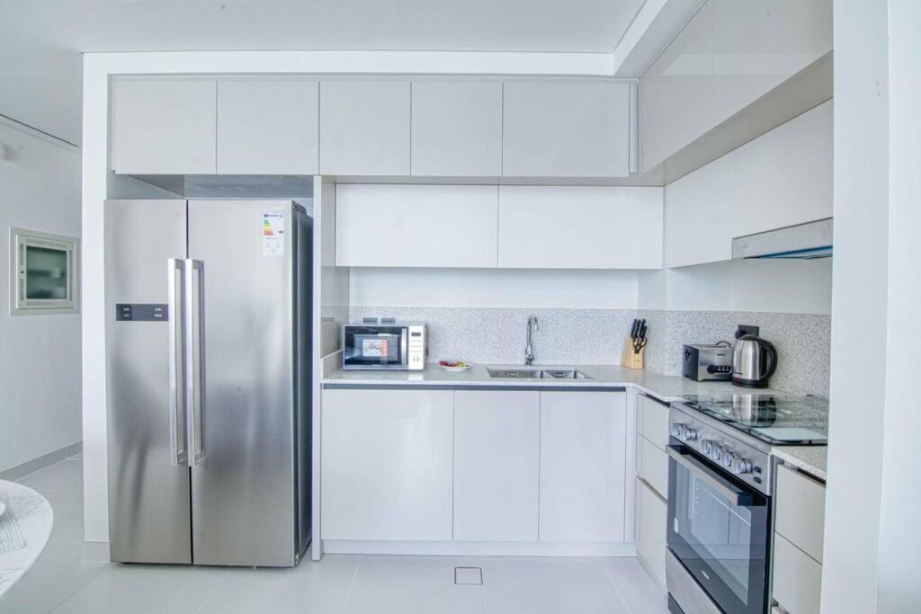 New Spectacular 2br W/marina Views Apartment
